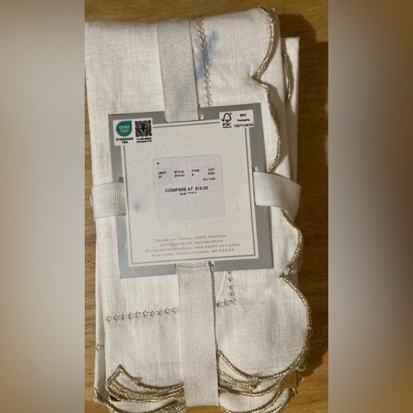 NWT Set of 6 Rachel Ashwell White and Gold Napkins 18”X 18” - Picture 4 of 6